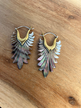 Mother Pearl Feathered Earrings | Tornasol