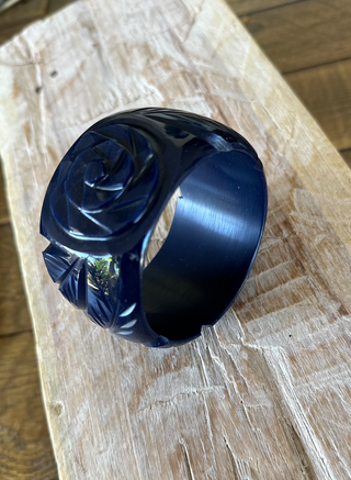 Hand Carved Indian Copal Bangle - Navy
